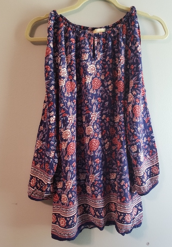 LUCY AND LAUREL Purple Flower Cold Shoulder Top